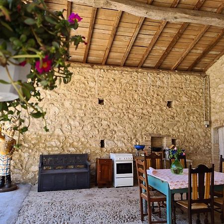 Le Coq En Repos Bed & Breakfast Saint-Sylvestre-sur-Lot ภายนอก รูปภาพ