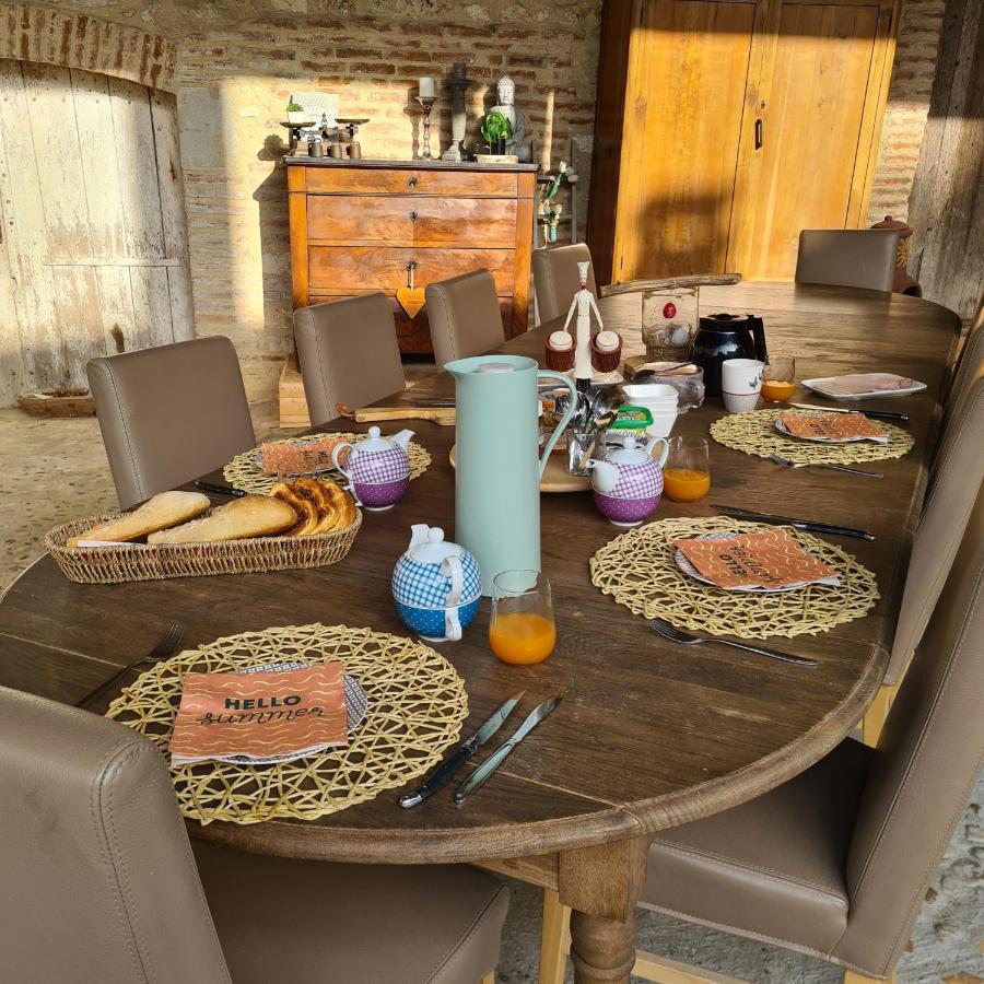Le Coq En Repos Bed & Breakfast Saint-Sylvestre-sur-Lot ภายนอก รูปภาพ