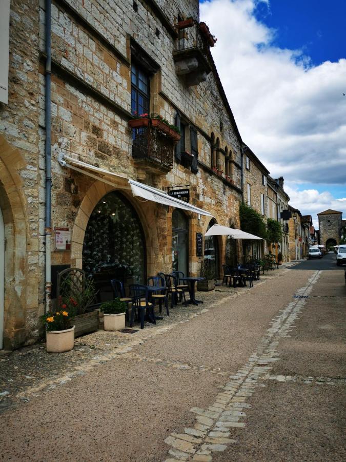 Le Coq En Repos Bed & Breakfast Saint-Sylvestre-sur-Lot ภายนอก รูปภาพ