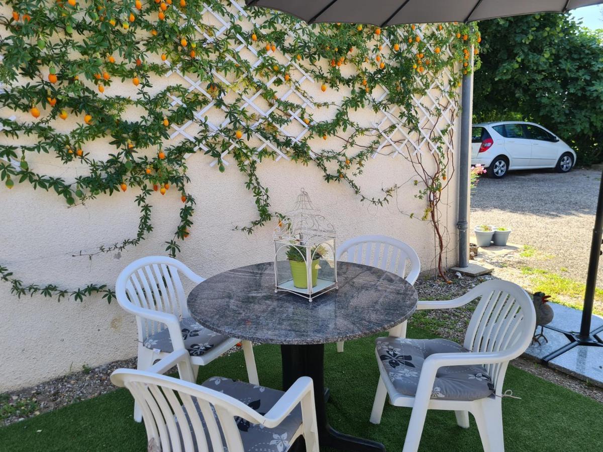 Le Coq En Repos Bed & Breakfast Saint-Sylvestre-sur-Lot ภายนอก รูปภาพ