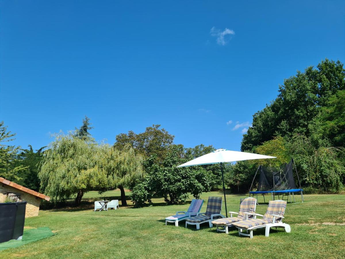 Le Coq En Repos Bed & Breakfast Saint-Sylvestre-sur-Lot ภายนอก รูปภาพ